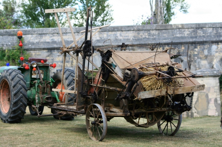 Ancienne machine agricole - Vicq-sur-Gartempe