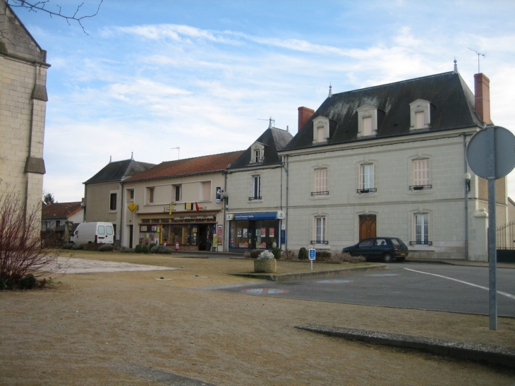 Autour de l'église - Vouneuil-sur-Vienne