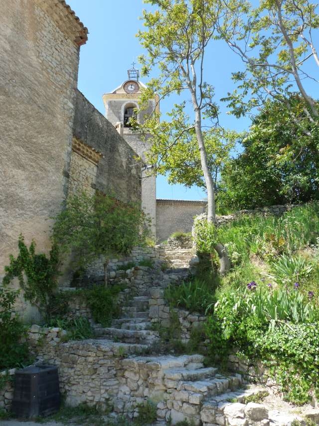 Montée pour l'église haute - Banon