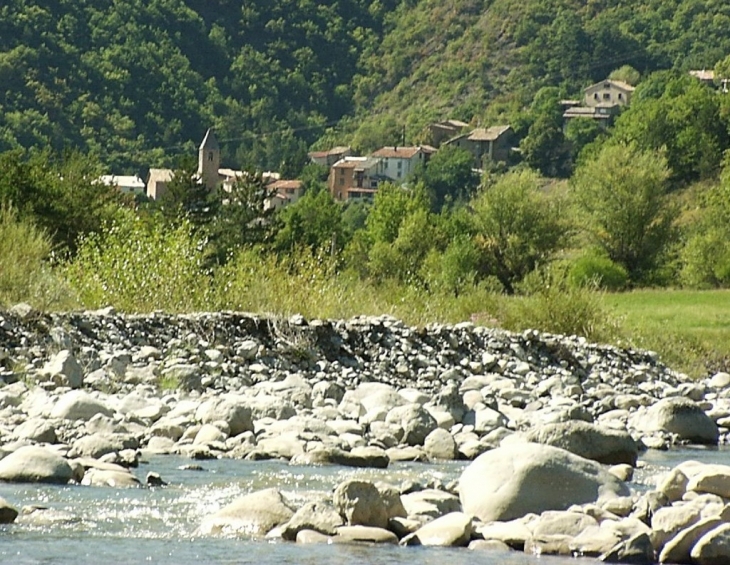 Village vu du Sasse - Clamensane