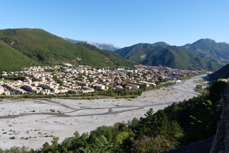 Digne- Qt des Arches vu depuis le sentier de caguerenard - Digne-les-Bains