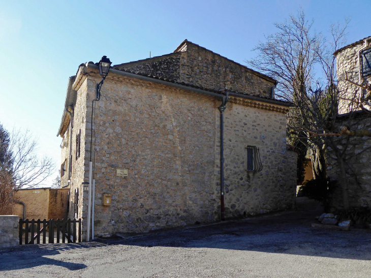 La place du vieux village - Entrepierres