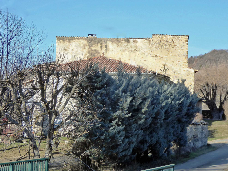 Vilhosc : l'ancien prieuré - Entrepierres