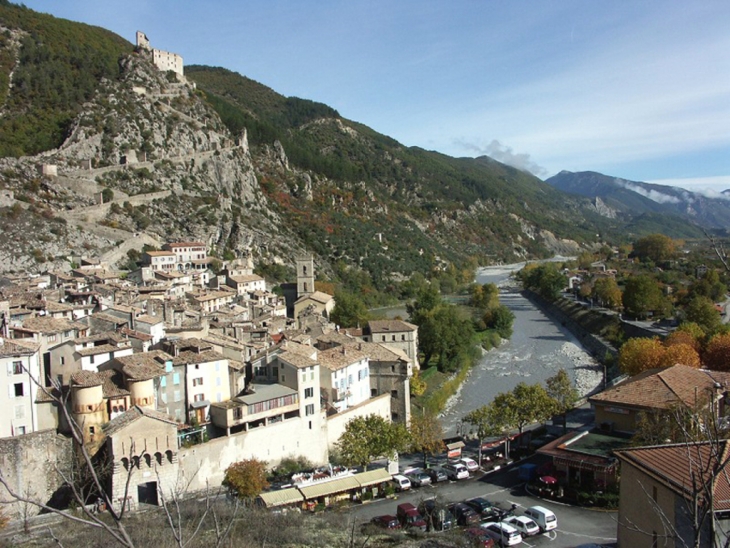 Entrevaux dans  le 04