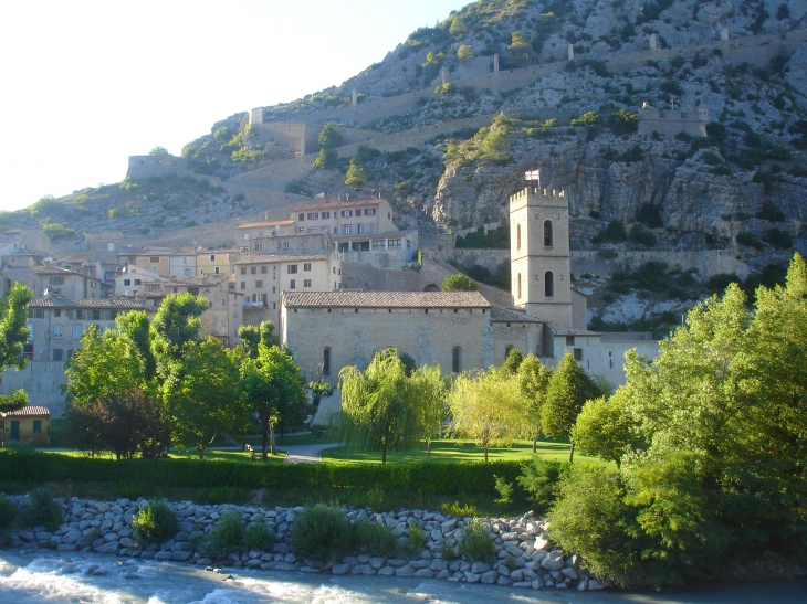 Entrevaux village