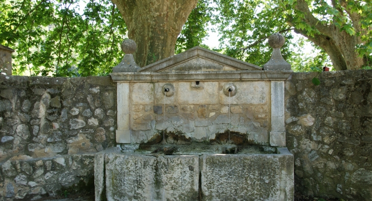 Fontaine du Château - Esparron-de-Verdon