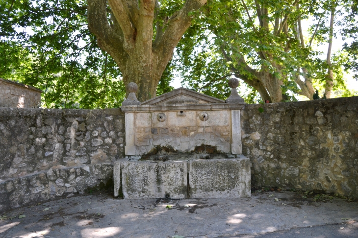 Fontaine du Château - Esparron-de-Verdon