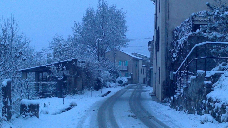 Rue du presbytère Fev2013 - Estoublon