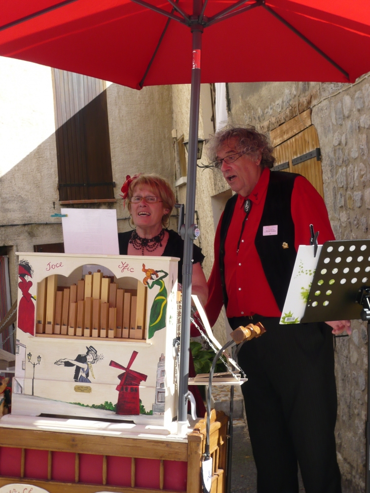 A l'occasion du 2ième Festival International des Orgues de Barbarie... - Estoublon