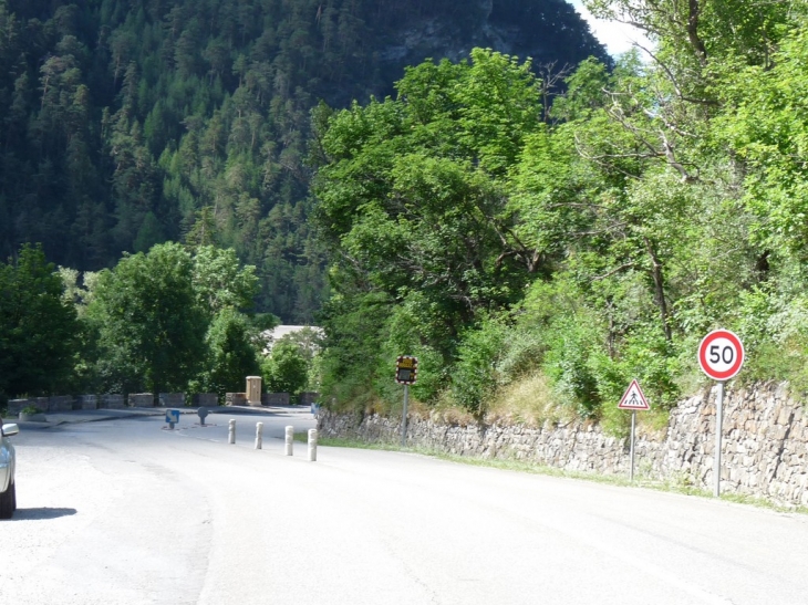 En-arrivant-dans-le-village-venant-de-st-paul - La Condamine-Châtelard