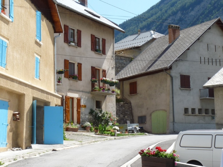 Dans le village - La Condamine-Châtelard