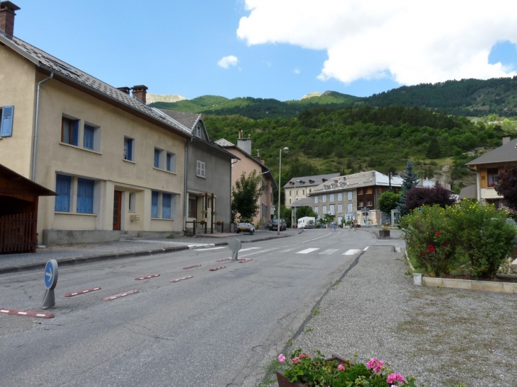 La route principale du village - La Condamine-Châtelard