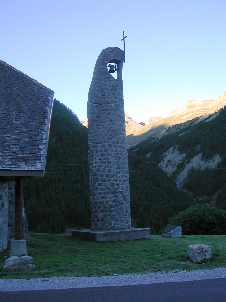 Chapelle sur la route de l'Arche  - Larche