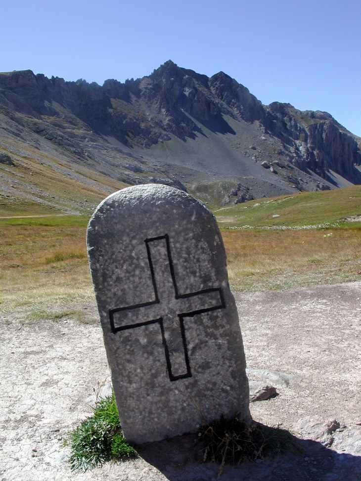 Borne Sarde : coté croix de savoie  - Larche