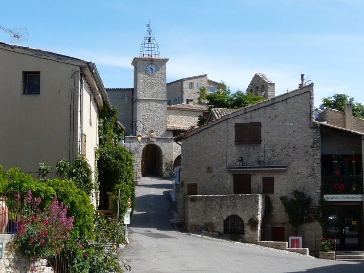 Le village  Crédit : André Pommiès - Lurs