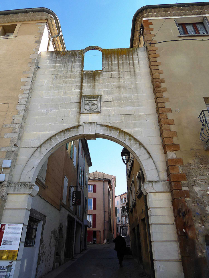 La porte Guilhempierre - Manosque