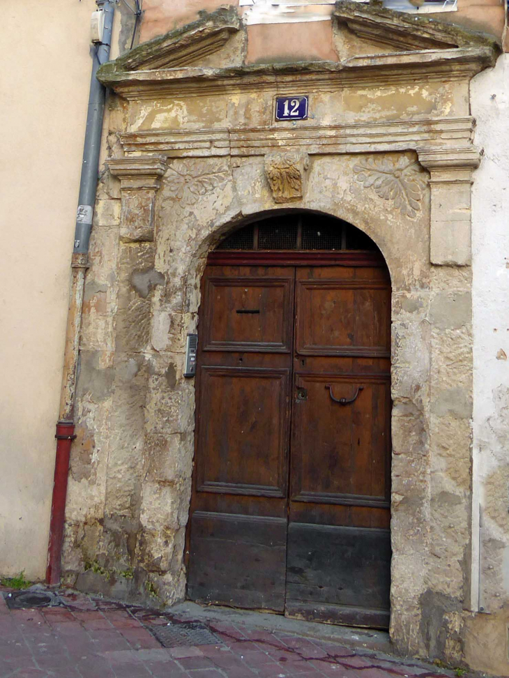 Rue Guilhempierre : porte - Manosque