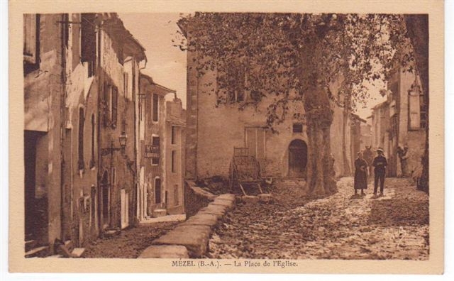 Mezel-la place de l'eglise - Mézel