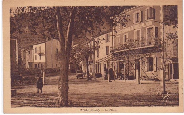 Mezel-la place - Mézel