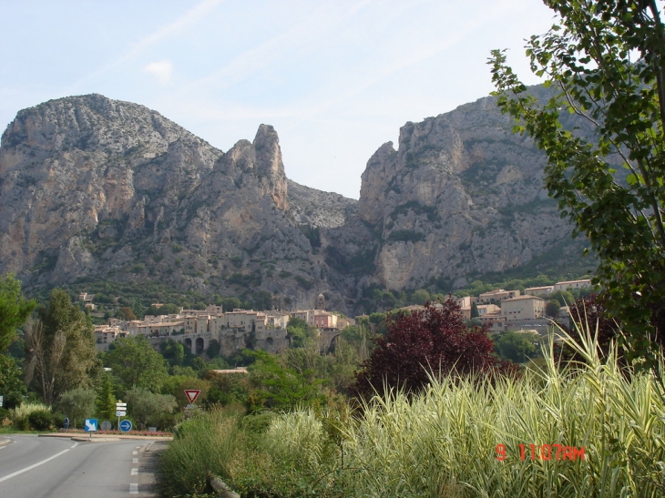 Vue générale de Moustiers Ste Marie - Moustiers-Sainte-Marie