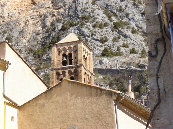 L'église - Moustiers-Sainte-Marie