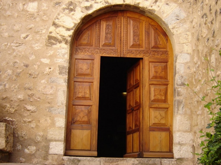 Le porche de l'élise - Moustiers-Sainte-Marie