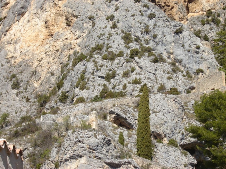 Le chemin de croix - Moustiers-Sainte-Marie