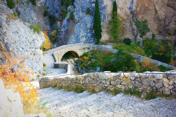 Montee-a-la-chapelle de Moustiers Ste Marie - Moustiers-Sainte-Marie