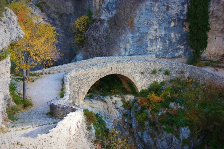 Montee-a-la-chapelle de Moustiers Ste Marie - Moustiers-Sainte-Marie