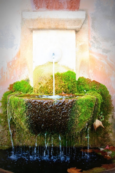 Fontaine à Moustiers Ste Marie - Moustiers-Sainte-Marie