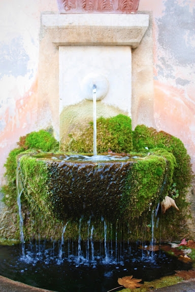 Fontaine à Moustiers Ste Marie - Moustiers-Sainte-Marie