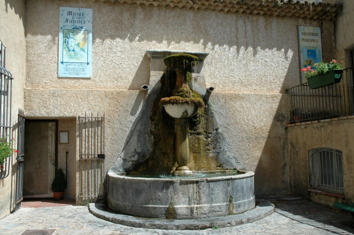  - Moustiers-Sainte-Marie