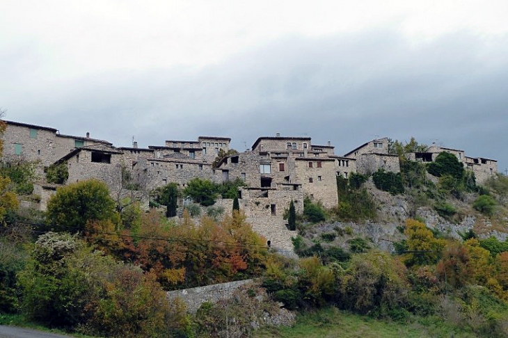 Les maisons au dessus du canyon - Oppedette