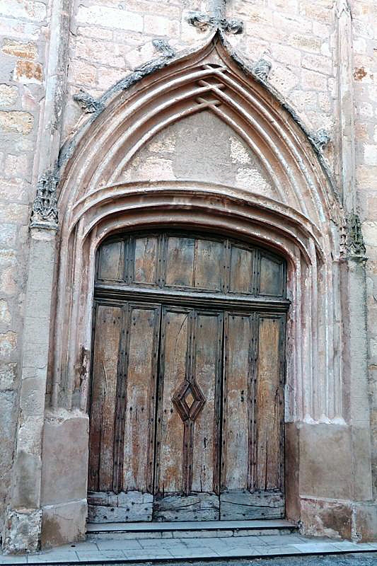 L'entrée de l'église - Puimoisson