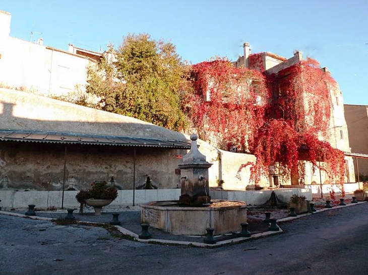 Fontaine en bas du village - Puimoisson