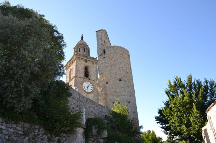 ;Chapelle Saint-Denis 14 Em Siècle et la Tour des Forges - Reillanne