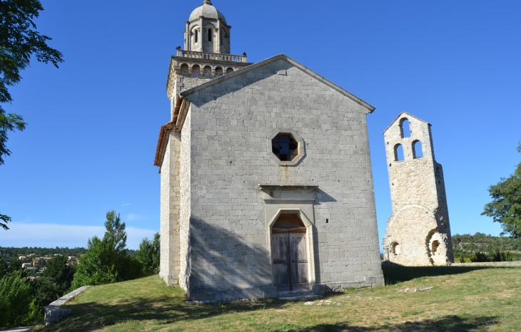 ;Chapelle Saint-Denis 14 Em Siècle et la Tour des Forges - Reillanne