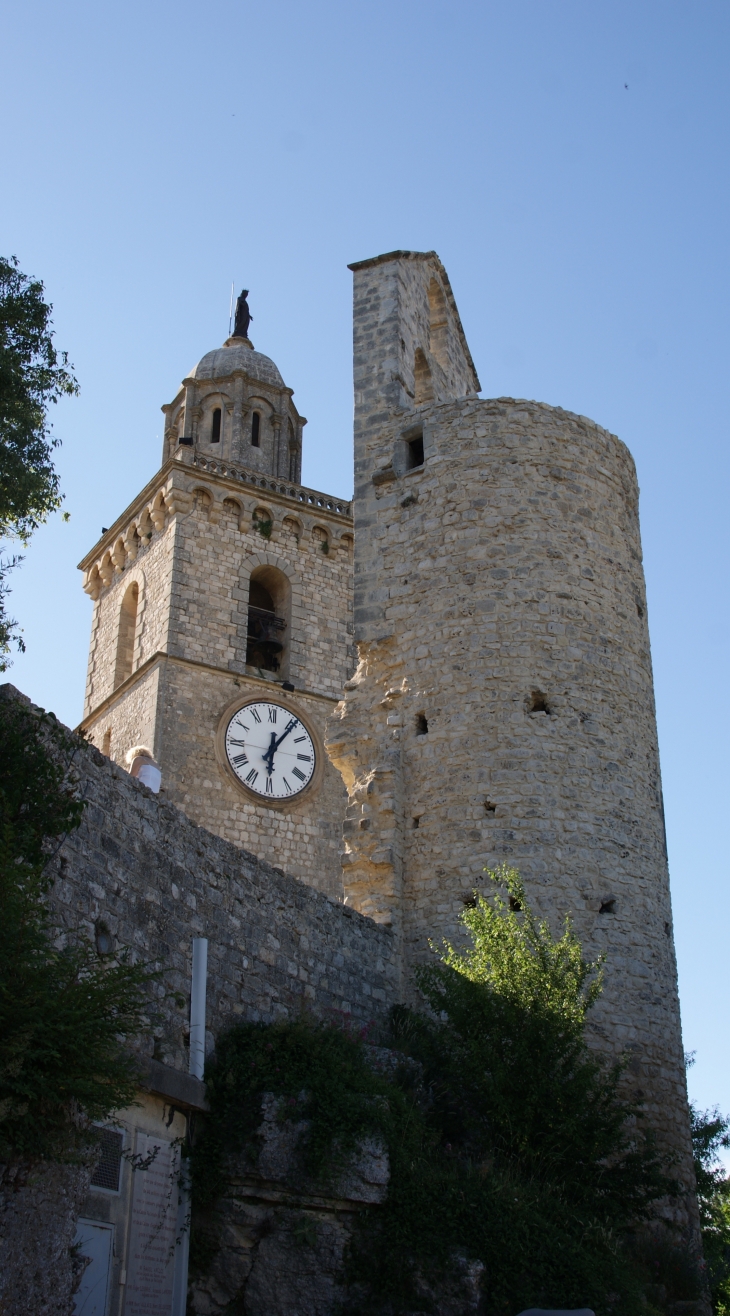 ;Chapelle Saint-Denis 14 Em Siècle et la Tour des Forges - Reillanne