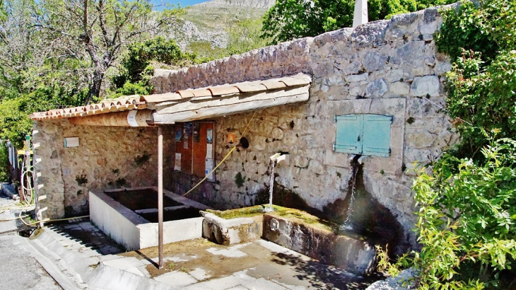 Le Lavoir - Rougon