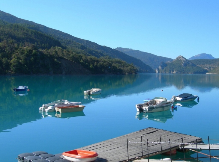 Matin sur le lac - club ski nautique - Saint-Julien-du-Verdon