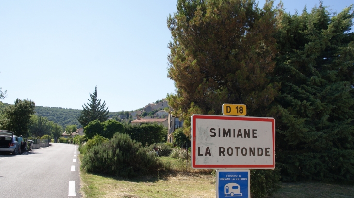  - Simiane-la-Rotonde