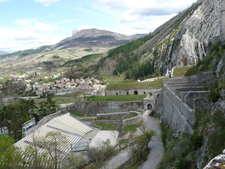 Le théatre de verdure et le quartier de la Beaume - Sisteron