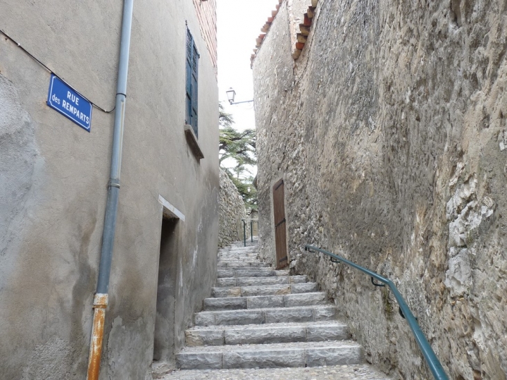 Rue des remparts - Sisteron