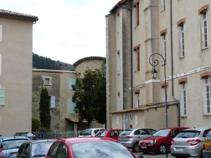 A  l'arrière de la Cathédrale - Sisteron