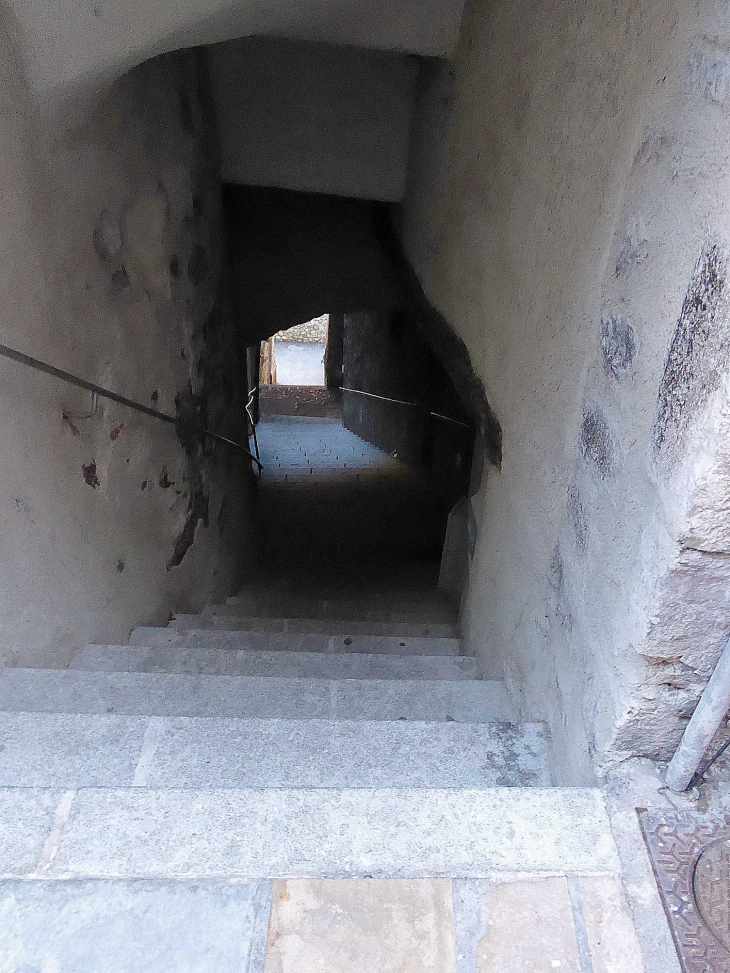 Andrône : passage entre deux rues - Sisteron