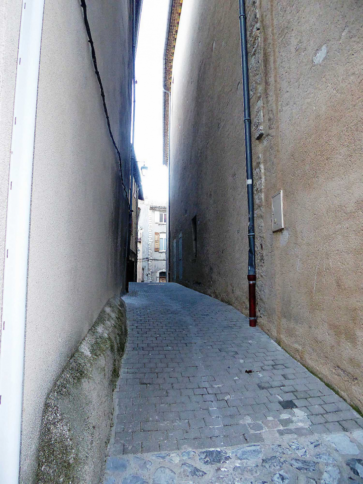 Andrône : passage entre deux rues - Sisteron