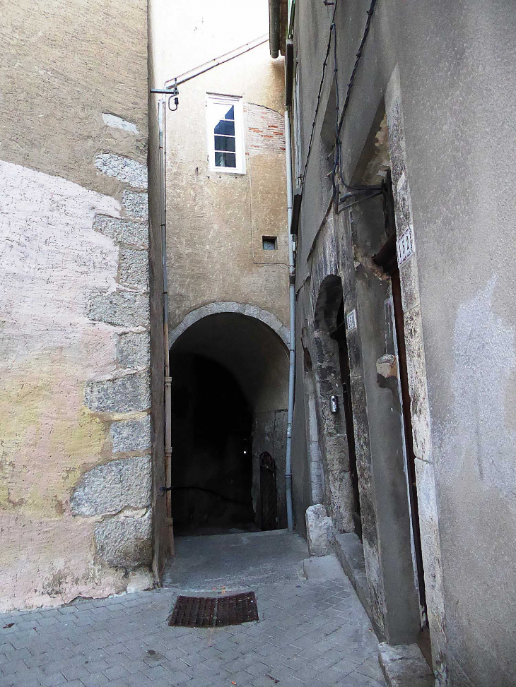 Andrône : passage entre deux rues - Sisteron