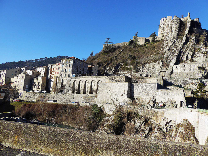 La citadelle au dessus de la ville - Sisteron