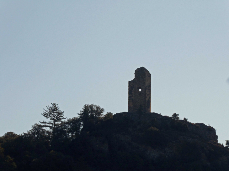 La tour de guet au dessus du village - Volonne