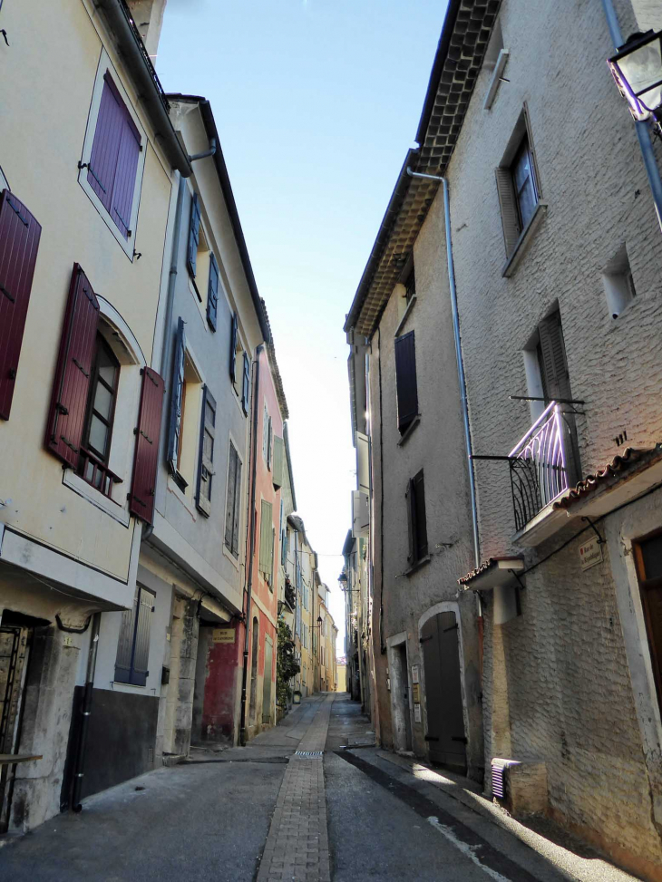 Ruelle dans le village - Volonne